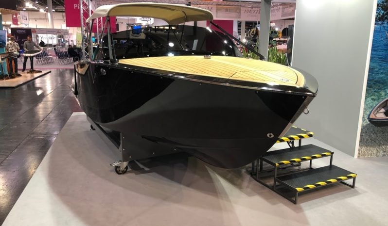 Flying Shark 5.7 Runabout voll